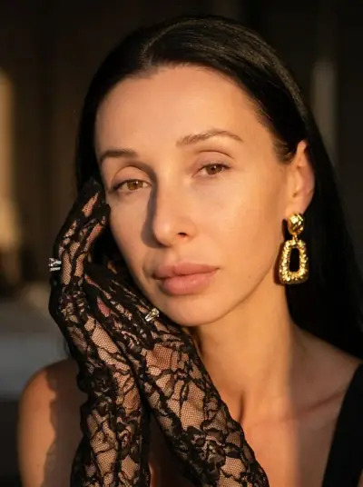 Нейрофотосессия, сгенерированная в GoBanana — пример 25