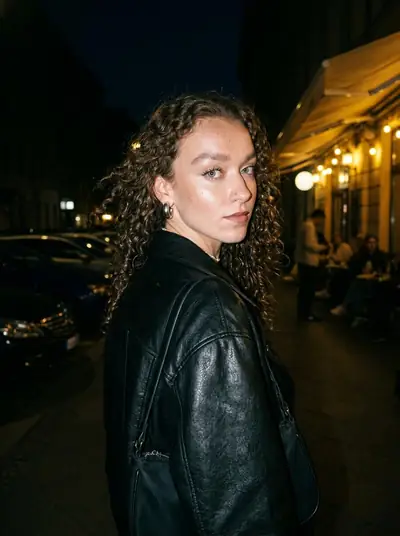 Замена лица на фото — пример «В движении на улице со вспышкой»