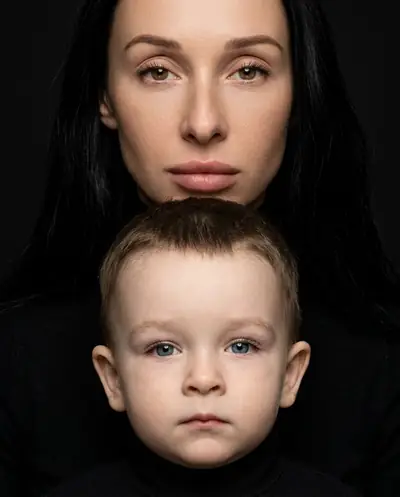 Каким будет ребёнок — семейная генерация «Мама с ребенком на черном фоне»