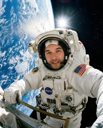 Замена лица на фото — пример «Астронавт NASA»